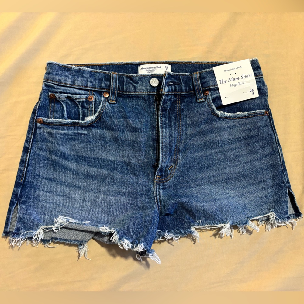 NWT Abercrombie & Fitch “The Mom Short” high rise